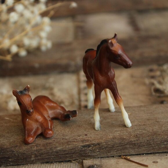 Vintage 1970s Breyer Horse, Bay Foals, Lying and Standing #5700,Maureen Love - Picture 4 of 10
